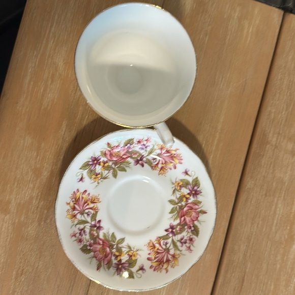 Colclough Tea Cup and Saucer Floral Set Vintage porcelain tea party - Picture 3 of 4